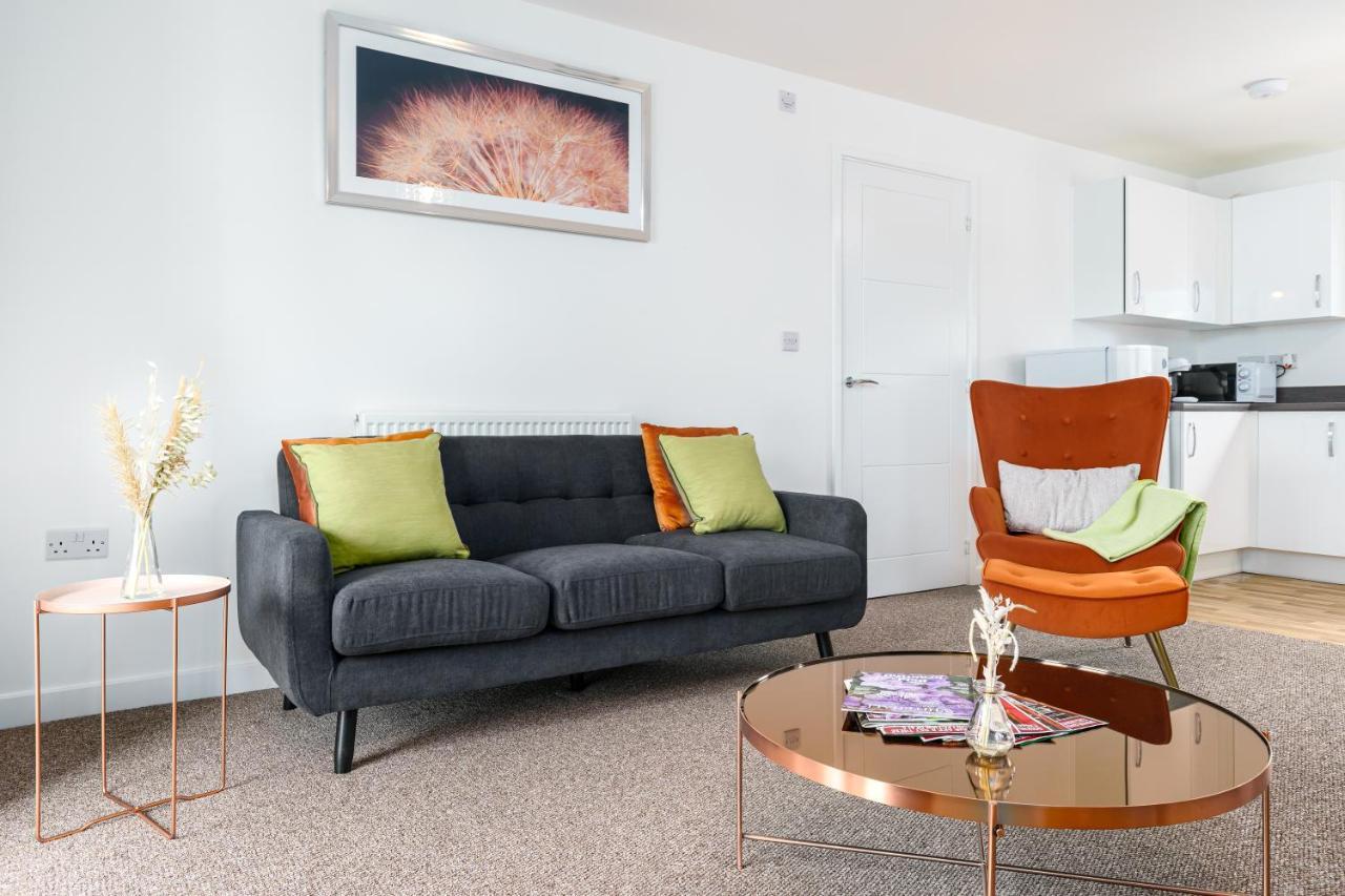 Fortified Luxury With Balcony And Free Parking Leilighet